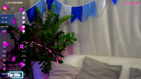 AmeliRoyse online show from October 3, 5:18 pm