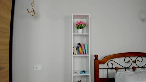 Aylin  online show from April 25, 1:41 pm