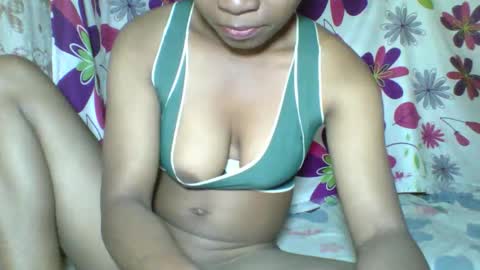 aminah01 online show from April 9, 7:14 am