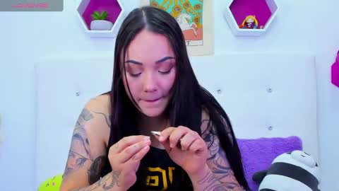 Amyevaans1 online show from December 21, 8:32 pm