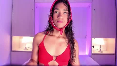 anaacollins_ online show from March 7, 12:34 pm