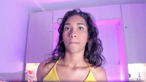 anaacollins_ online show from March 25, 4:43 pm