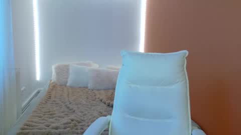 anaayss online show from February 6, 7:01 am