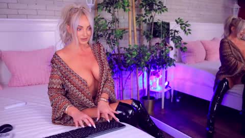 anabellastar online show from January 9, 4:50 am