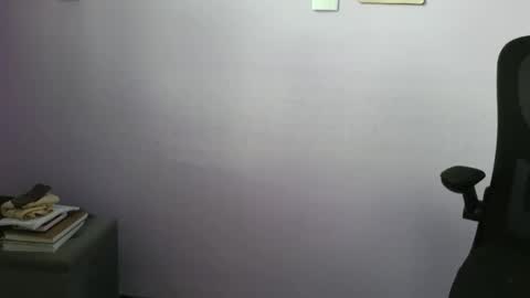 anabelucci_ online show from April 11, 5:05 pm