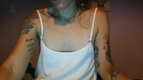 anabelucci_ online show from April 7, 8:55 pm