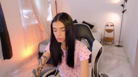 ANABEL WOLF  online show from November 15, 4:08 pm