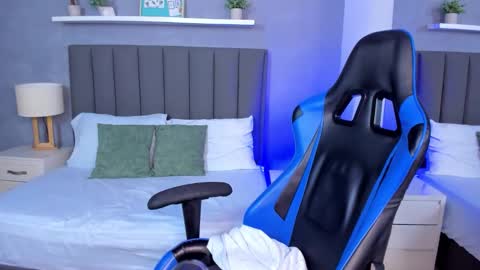 A N A online show from January 8, 2:32 pm