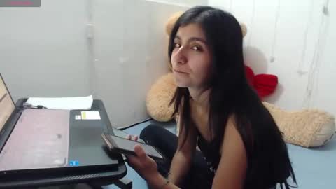 Anahi Browns online show from March 11, 8:20 pm