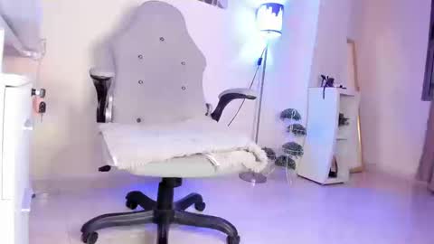 Anastacia online show from March 10, 1:15 pm