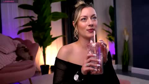 AnastasiaMills online show from November 28, 10:02 pm