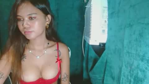 andiaprecious_ online show from April 18, 9:45 am