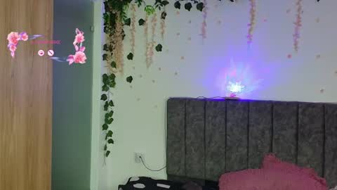Andra de la Rosse online show from June 11, 2:53 am