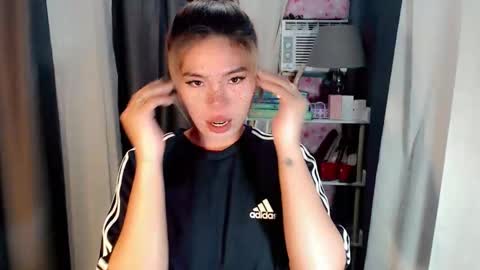 andrea06121998 online show from April 11, 8:23 pm