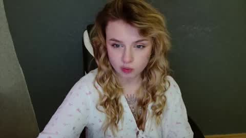 angelicablanch online show from November 25, 6:31 pm