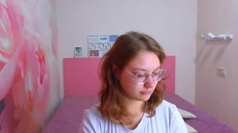 AngelinaLow online show from November 12, 12:25 pm