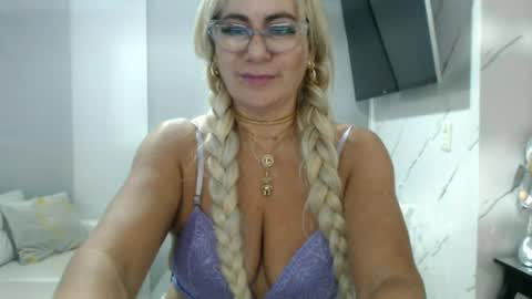 angelinna_12 online show from June 29, 10:15 am