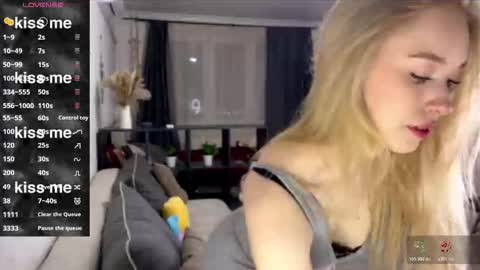 angelkissmee online show from November 27, 4:43 pm