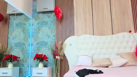 angellys online show from February 15, 9:30 am