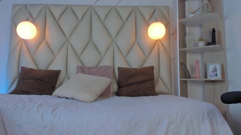 ANGIE online show from December 4, 5:57 pm