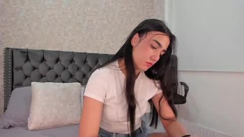 anika_h online show from May 27, 12:13 pm