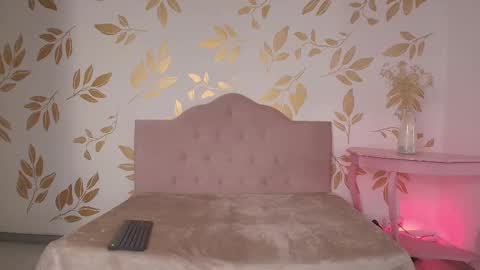 Lauren Anika online show from January 15, 11:43 am