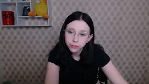 Mia online show from June 11, 7:38 am