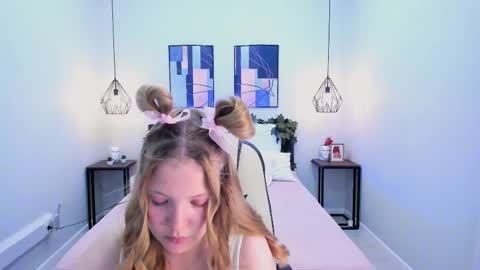 anita_hitteys online show from June 2, 11:55 am
