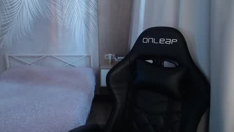 mary online show from April 17, 7:54 am