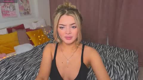 Anna online show from February 13, 7:59 pm