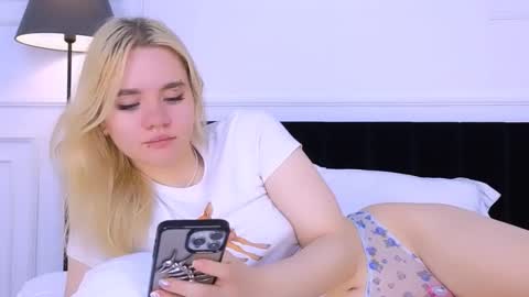 AnnaBelle online show from September 28, 2:18 am