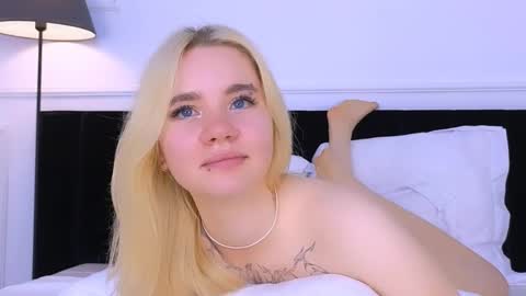 AnnaBelle online show from September 22, 2:43 am