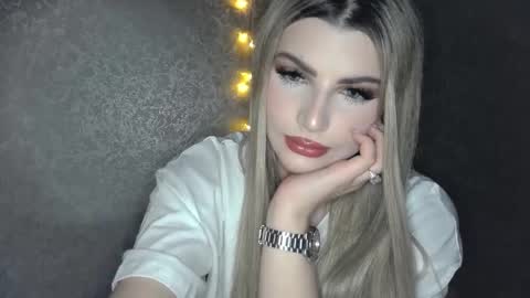 annabeth01 online show from December 3, 12:35 am