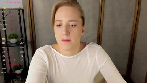 annagrees1 online show from November 20, 1:56 pm