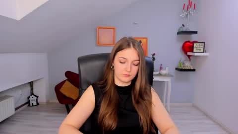 annewilsonn online show from March 24, 12:32 pm