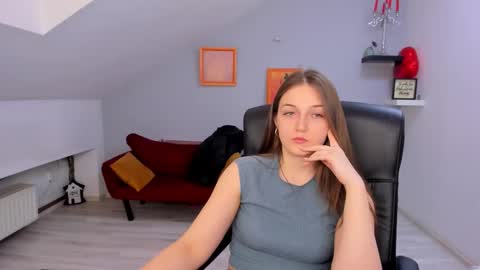 annewilsonn online show from March 16, 11:47 am