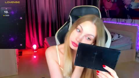 Annie online show from September 15, 11:18 am