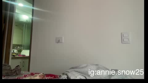 JEANNE no olvides seguirme dont forget follow me  uu online show from February 13, 5:22 pm