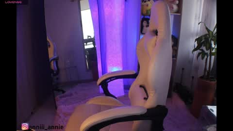 JEANNE no olvides seguirme dont forget follow me  uu online show from June 1, 10:43 pm
