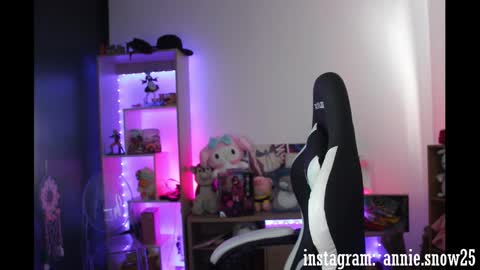 JEANNE no olvides seguirme dont forget follow me  uu online show from January 9, 8:55 pm