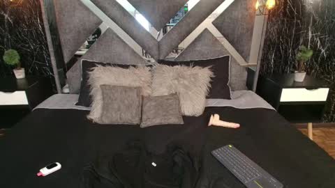 Annie online show from February 18, 12:10 am