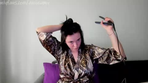 Annie online show from April 15, 1:33 pm