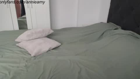 Annie online show from January 31, 1:12 pm