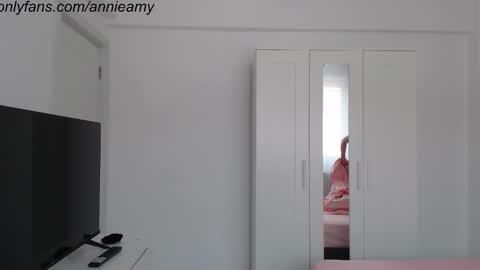 Annie online show from February 25, 11:32 am