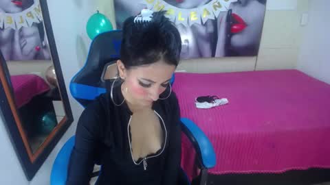 Anniee online show from February 5, 12:49 pm