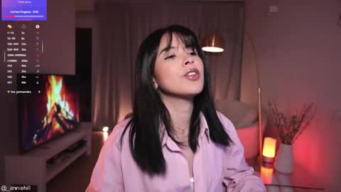 anniehillofficial_ online show from November 7, 9:20 pm