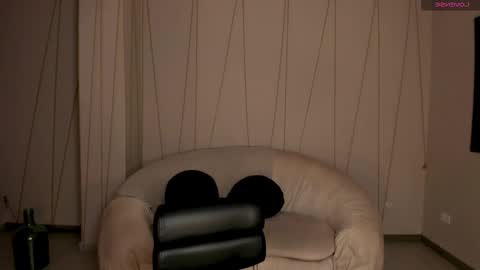 Annie Monroe online show from November 6, 12:00 pm