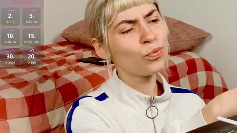 annietinky online show from September 22, 2:21 am