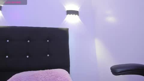 Annie Evans  online show from September 26, 3:09 pm