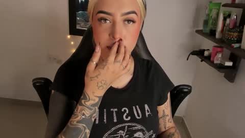 Annika online show from January 9, 1:48 pm